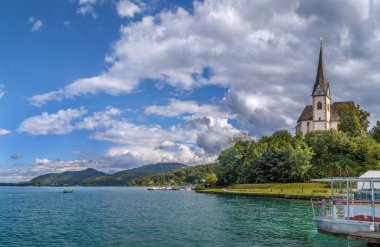 Maria Worth kilise, Carinthia, Avusturya Worthersee lake görünümü
