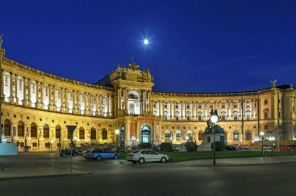 Neue Burg (New Castle) Hofburg Sarayı 1913 yılında, Viyana, Avusturya tamamlandı. Akşam