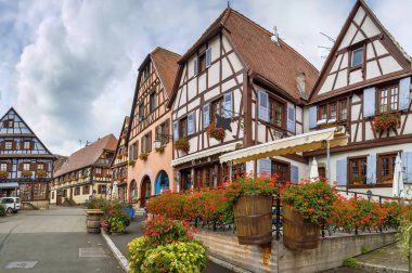 Dambach la Ville, Alsace, Fransa 'da tarihi evleri olan Pazar Meydanı