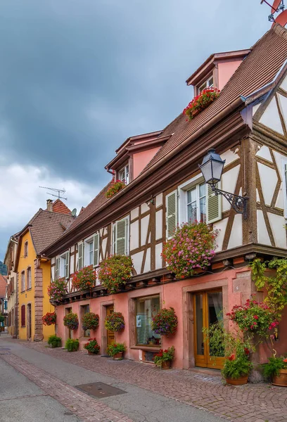 Rua Com Casas Históricas Ribeauville Alsácia França — Fotografia de Stock