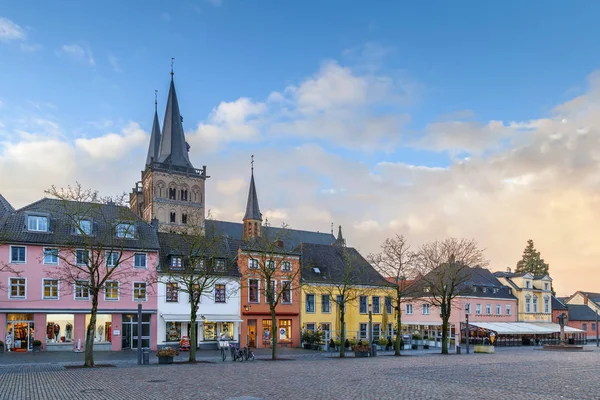 Tržní Náměstí Hiatorickými Domy Katedrálou Městě Xanten Německo — Stock fotografie