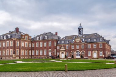 Nordkirchen Sarayı, Almanya 'da Kuzey Ren Vestfalya eyaletinde yer alan bir şehirdir.