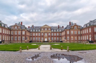 Nordkirchen Sarayı, Almanya 'da Kuzey Ren Vestfalya eyaletinde yer alan bir şehirdir.