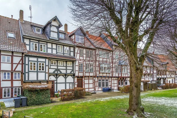 ドイツのレムゴ市内中心部に装飾的な半木造住宅のある通り — ストック写真