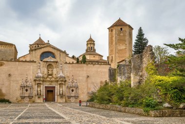 1151, Catalonia, İspanya kurulan Cistercian Manastırı, Santa Maria de Poblet Kraliyet Manastırı olduğunu