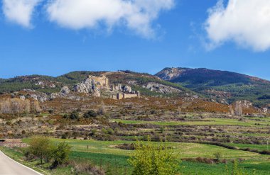 Loarre kale görünümünden Tepesi'nin eteğinde, Aragon, İspanya