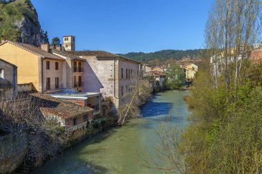 Nehir Ega Estella şehir, Navarre, İspanya görünümünü