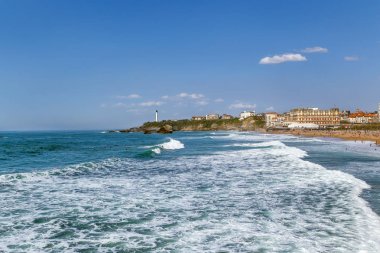 Dalgalar üzerinde Bay of Biskay Biarritz, Fransa
