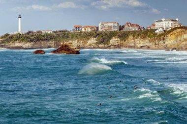 Dalgalar üzerinde Bay of Biskay Biarritz, Fransa