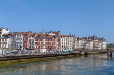 Nive nehir setin Bayonne, Fransa