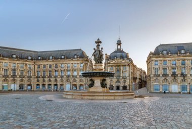 Place de la Bourse bina şehrin en tanınabilir yerler, Bordeaux, Fransa biridir