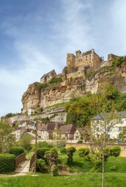 Beynac-et-Cazenac 'ın uçurumun tepesindeki şatosu, Dordogne Bölümü, Fransa