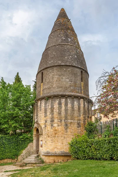 死者的灯笼是位于法国多多尼省佩里戈德萨拉特 卡内达的一个坟墓教堂 — 图库照片