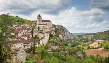 Panoramik Katolik Kilisesi, Fransa ile Saint-Cirq-Lapopie Köyü