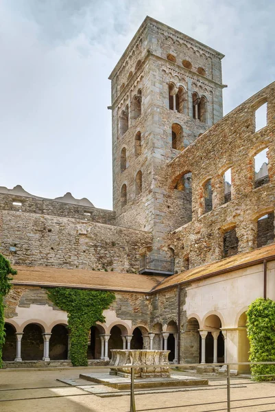圣杯修道院 Sant Pere Rodes 是西班牙加泰罗尼亚东北部的一座前本笃会修道院 克雷斯特 — 图库照片