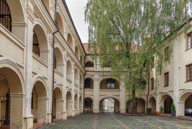 Alumnatas biri Vilnius Üniversitesi topluluğu en güzel avlularda ve en etkileyici mimari anıt şehirde Vilnius, Litvanya