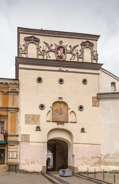 夜明けの門やシャープなゲートは リトアニア ヴィリニュスの城門です 門の南側 — ストック写真