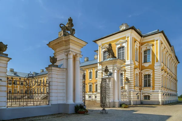 Rundale Palác Barokní Paláce Postavený Pro Dukes Kuronsko Lotyšsko Zahrada — Stock fotografie