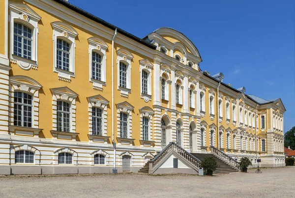 Rundale Palác Barokní Paláce Postavený Pro Dukes Kuronsko Lotyšsko Zahrada — Stock fotografie