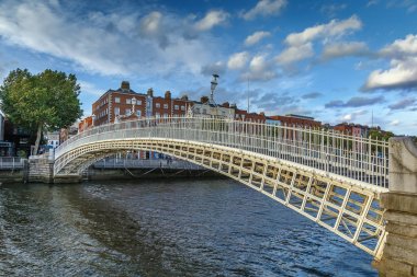 Ha'penny Bridge, Dublin, Ireland clipart