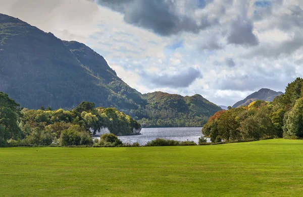 Paisaje con el lago Muckross, Irlanda — Foto de Stock