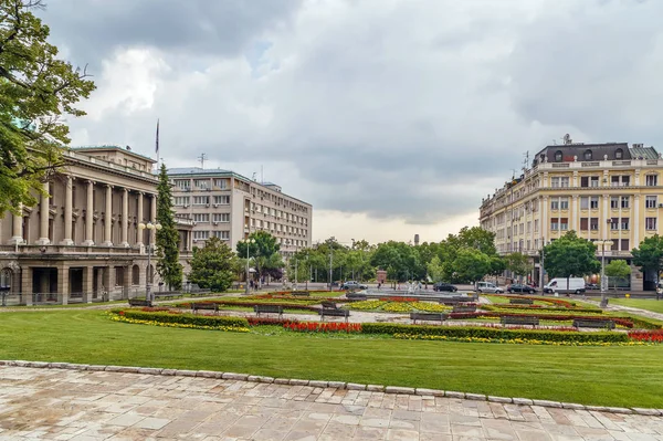 Plaza con una fuente, Belgrado, Serbia — Foto de Stock
