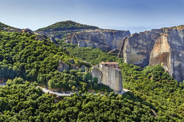 Kilátás nyílik a meteora-völgyben, Görögország — Stock Fotó