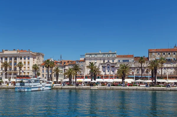 Dijk van de Adriatische Zee in Split, Kroatië — Stockfoto