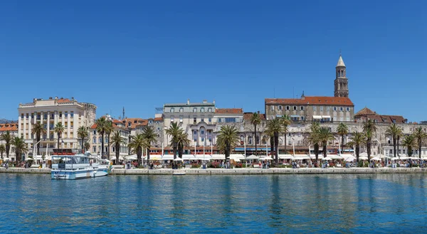 Dijk van de Adriatische Zee in Split, Kroatië — Stockfoto