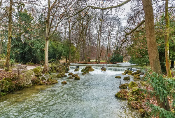 Schwabinger Bach em Munique, Alemania — Fotografia de Stock