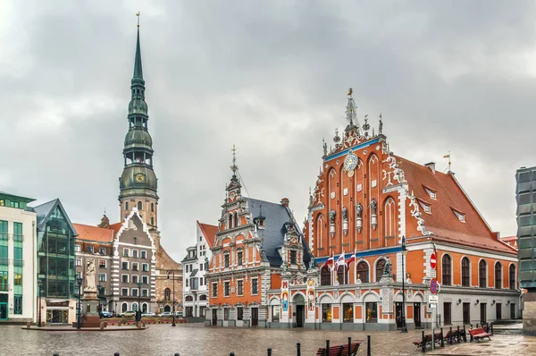 Radniční Náměstí Domem Černých Hlav Kostelem Petra Riga Lanvia — Stock fotografie