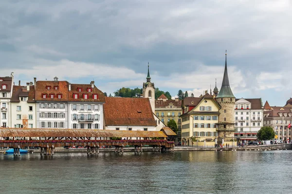 Malebné Historické Budovy Nábřeží Řeky Reuss Lucerne Švýcarsko — Stock fotografie