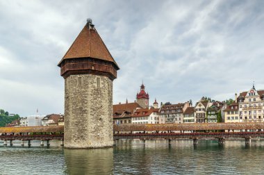 Kapellbrucke (Chapel Bridge) İsviçre 'nin başkenti Lucerne' de bulunan Reuss Nehri boyunca çapraz olarak uzanan ahşap bir köprü.