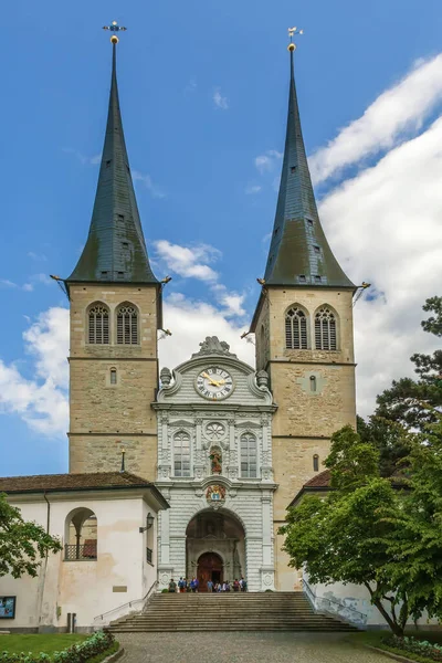 聖レオデガー教会は最も重要な教会であり スイスのルツェルンのランドマークです — ストック写真