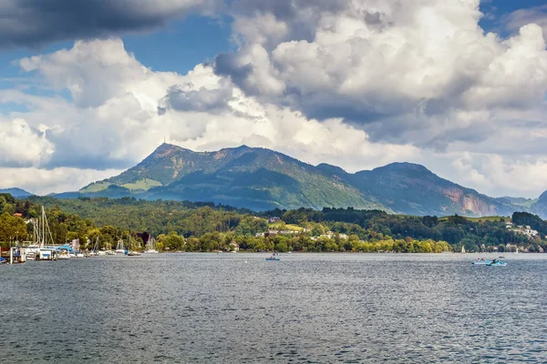 Krajobraz Jeziorem Lucerna Alpami Szwajcaria — Zdjęcie stockowe