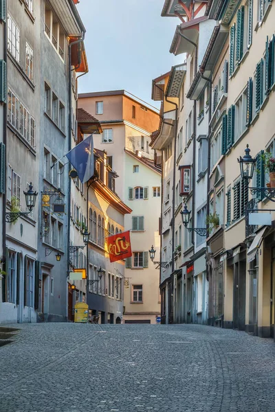 瑞士苏黎世市中心有历史建筑的街道 — 图库照片