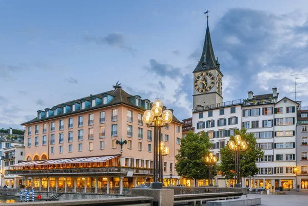 Nabrzeże Rzeki Limmat Zabytkowymi Domami Centrum Zurychu Zwitzerland — Zdjęcie stockowe