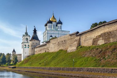 Rusya 'nın Trinity Katedrali ile Pskov' da Krom veya Kremlin manzarası