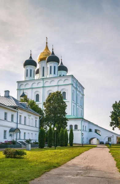 トリニティ大聖堂は ロシアのプスコフ クロムまたはクレムリンに位置しています — ストック写真