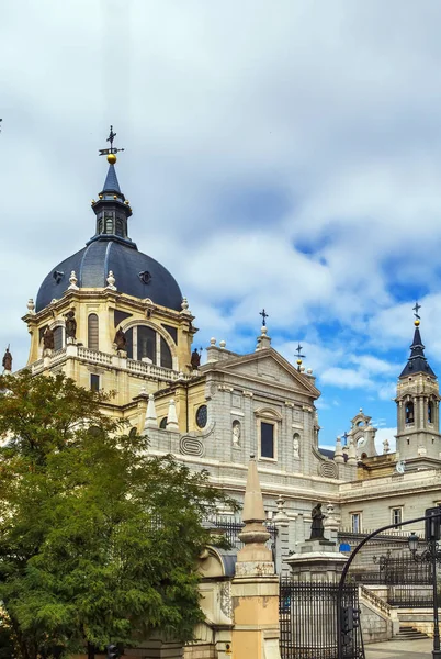 Santa Maria Real Almudena Spanya Nın Madrid Şehrindeki Katolik Katedralidir — Stok fotoğraf
