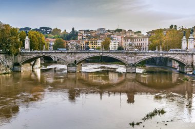Ponte Vittorio Emanuele, İtalya 'nın başkenti Ennio de Rossi' nin 1886 yılında tasarladığı köprü.