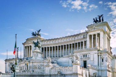Altare della Patria, Victor Emmanuel 'in Ulusal Anıtı olarak da bilinen, birleşik İtalya, Roma ve İtalya' nın ilk kralı Victor Emmanuel 'in anısına dikilmiş bir anıttır.
