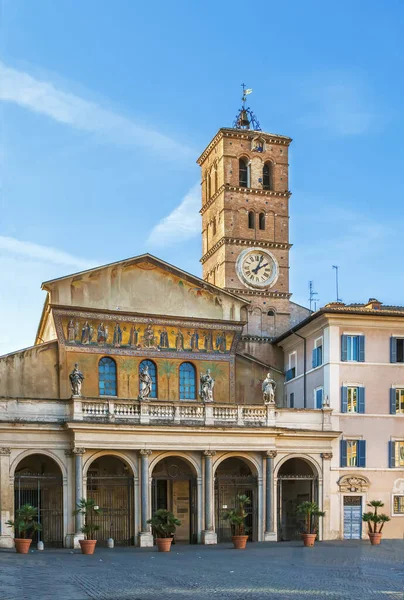 特拉斯特维尔圣母教堂 Basilica Our Lady Trastevere 是一座名义上的小教堂 是罗马最古老的教堂之一 教堂立面 — 图库照片