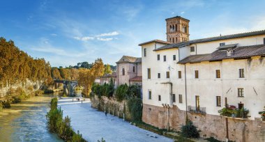 Castello Caetani, Roma, İtalya ile Tiber nehrinin panoramik manzarası