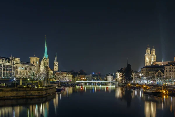 Akşamları Zürih Sviçre Deki Kiliseleri Gören Limat Nehri — Stok fotoğraf