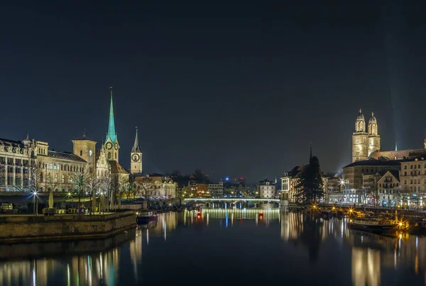 Limmat River Θέα Τις Εκκλησίες Στη Ζυρίχη Βράδυ Ελβετία — Φωτογραφία Αρχείου