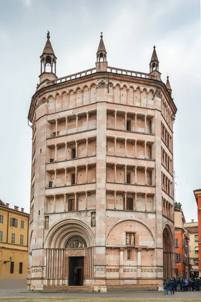 帕尔马浸信会 Baptistery Parma 是意大利北部帕尔马的一座宗教建筑 — 图库照片