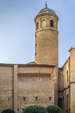 İtalya, Ravenna 'daki San Vitale Bazilikası' nın çan kulesi.