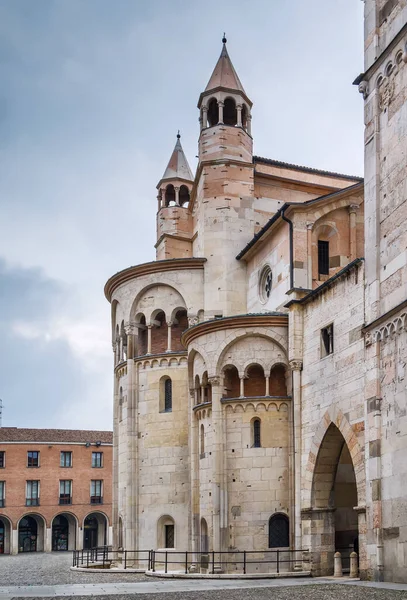摩德纳大教堂 Modena Cathedral 是意大利摩德纳的一座罗马天主教罗马教堂 它建于1184年 是欧洲的一座重要的罗马式建筑 也是世界遗产 — 图库照片