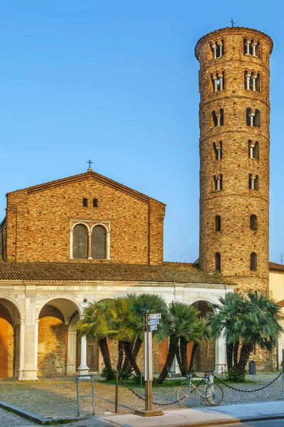 圣阿波罗诺沃大教堂 Basilica Sant Apollo Linare Nuovo 是意大利拉文纳的一座大教堂 它是由奥斯特罗戈特国王狄奥多里克大帝在六世纪上半叶建造的 作为他的宫殿小礼拜堂 — 图库照片